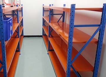 組合式結(jié)構(gòu)的贛州輕型倉儲貨架【易達貨架】