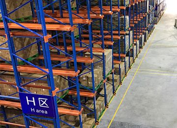 貫通式倉庫貨架廠家免費送整套樣板嗎？【易達貨架】