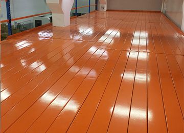 廣州閣樓貨架平臺層板用什么材質(zhì)好？【易達貨架】