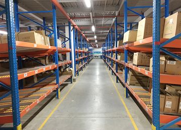 廈門流利式貨架可以和那些類型的倉(cāng)庫(kù)貨架組合設(shè)計(jì)？【易達(dá)貨架】