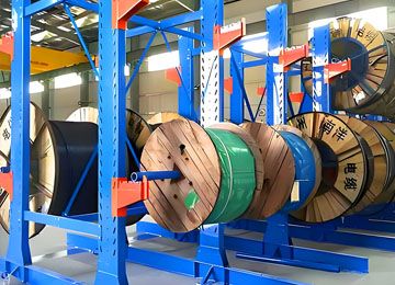 膠管懸臂貨架是人工存取貨嗎？【易達貨架】